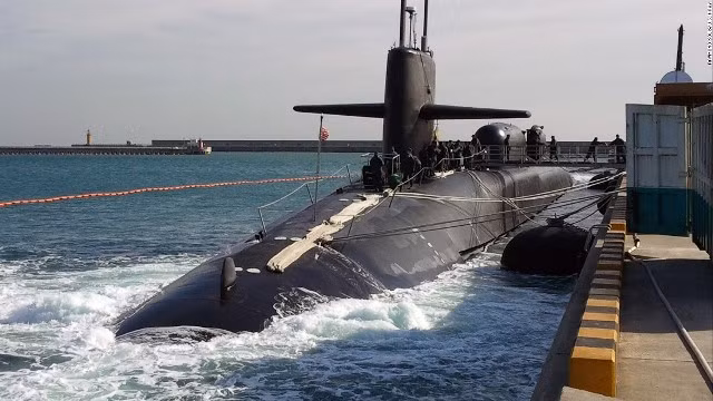 Tàu ngầm hạt nhân USS Michigan cập cảng Busan (Hàn Quốc) năm 2010.