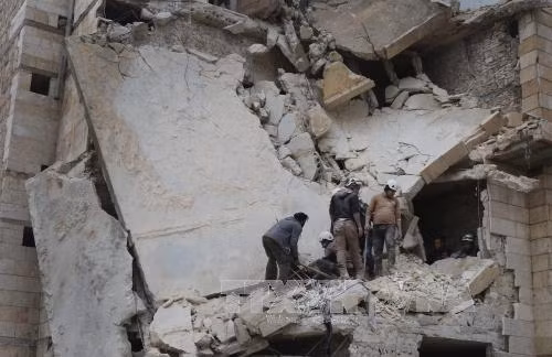 Cảnh tàn phá sau đợt không kích ở làng Maaret al-Numan thuộc tỉnh Idlib ngày 7/1. Ảnh: AFP/TTXVN