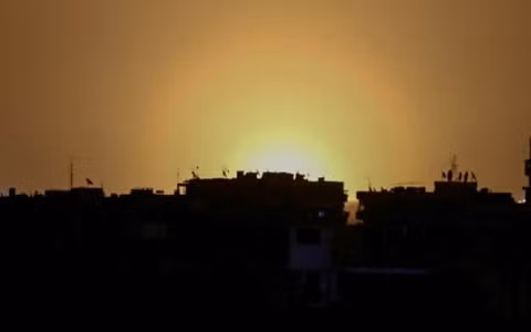 Sân bay Damascus bị không kích sáng 27/4 (giờ địa phương). Ảnh: Reuters