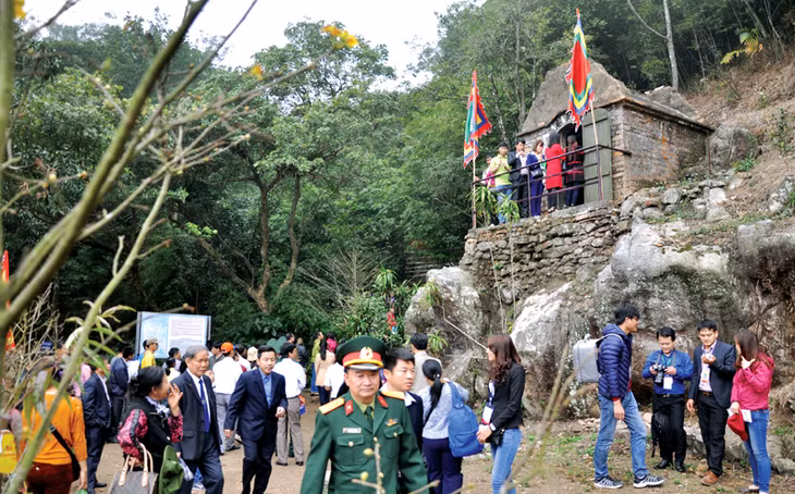 Tập đoàn Vingroup hiện đã ký kết đầu tư các dự án trùng tu di tích tại TX Đông Triều với kinh phí từ 500 đến 1.000 tỷ đồng. Trong ảnh: Am Ngọa Vân thuộc Khu di tích nhà Trần tại Đông Triều. 