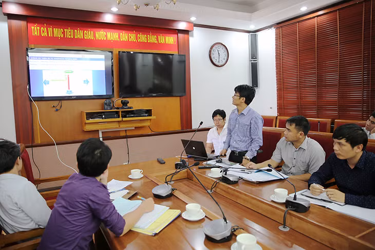 Đơn vị tư vấn trình bầy phương án thiết kế cầu vượt và nút giao Minh Khai