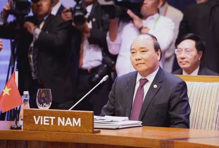 Thủ tướng Nguyễn Xuân Phúc dự phiên họp hẹp, Hội nghị Cấp cao ASEAN lần thứ 30 tại Trung tâm Hội nghị Quốc tế, Thủ đô Manila, Philippines. Ảnh: VGP/Quang Hiếu