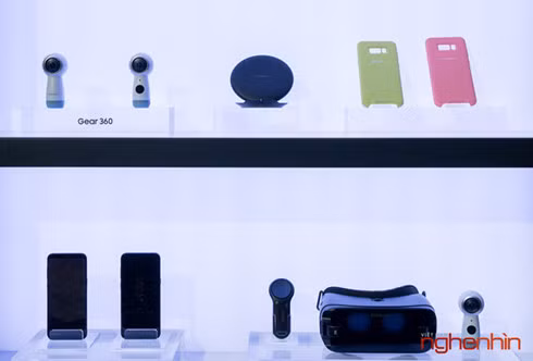 Bộ phụ kiện mới dành cho Galaxy S8 gồm ốp lưng cao cấp, sạc không dây, Gear 360 và Gear VR phiên bản 2017.