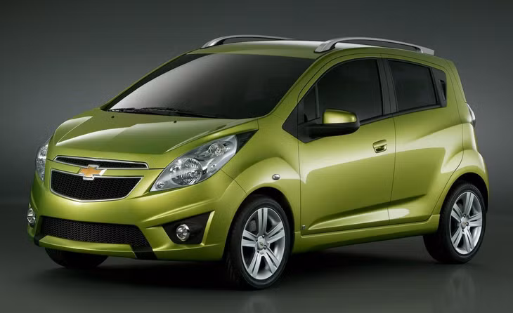 Chiếc ô tô giá rẻ Chevrolet Spark trang bị động cơ xăng dung tích 1.0L. Ảnh minh họa