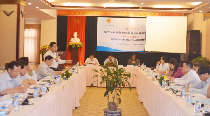 Các đại biểu tập trung thảo luận góp ý kiến dự thảo cho Bộ Luật lao động (sửa đổi)