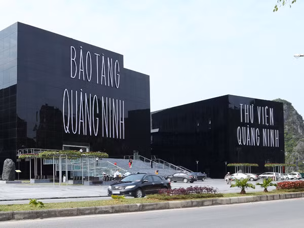 Bảo tàng thư viện Quảng Ninh được nhiều bạn trẻ yêu thích