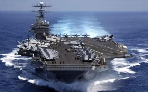 Siêu tàu sân bay USS Carl Vinson được Mỹ điều đến khu vực bán đảo Triều Tiên. Ảnh: AP
