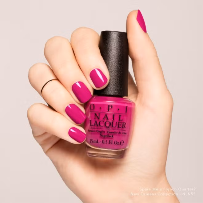 Tìm hiểu kỹ thành phần của lọ sơn móng tay trước khi mua. Ảnh: Get Nail Ideas.
