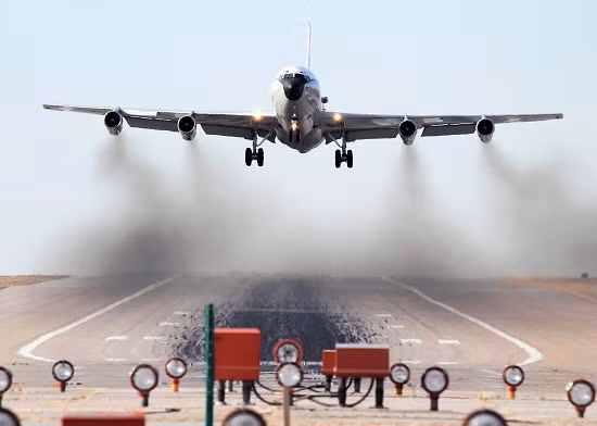 Phi cơ “đánh hơi hạt nhân” WC-135 của không quân Mỹ.