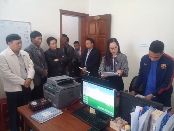 Đoàn kiểm tra liên ngành kiểm tra hoạt động của Công ty CP Chính Hoàng Đại Phát tại trụ sở Công ty.