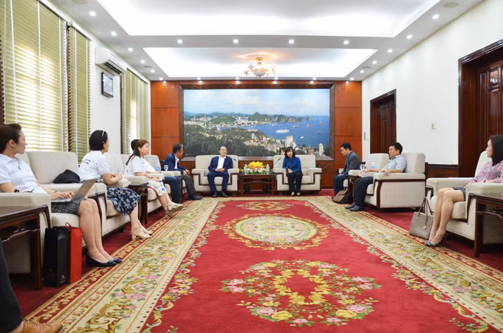 Quang cảnh buổi tiếp Đoàn đại biểu tỉnh tự trị đặc biệt Jeju (Hàn Quốc)