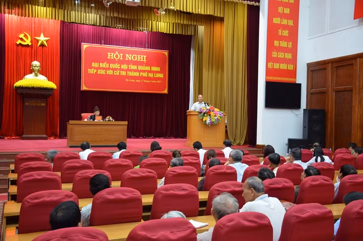 Thượng tọa Thích Thanh Quyết, Trưởng Ban Trị sự Giáo hội Phật giáo Quảng Ninh, Đại biểu Quốc hội tỉnh khóa XIV đã tiếp xúc với cử tri TP Hạ Long
