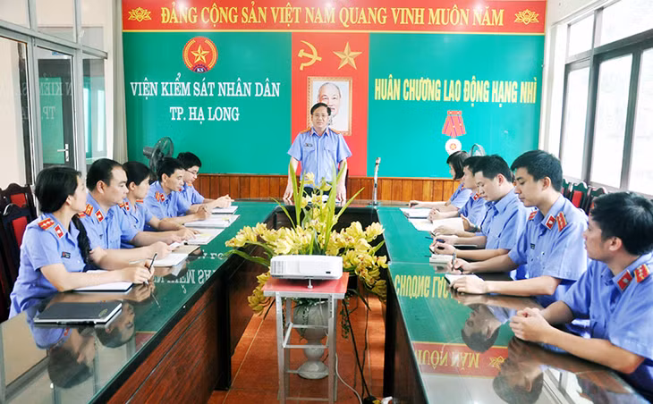 Chi bộ Cơ quan Viện KSND TP Hạ Long tổ chức triển khai Nghị quyết T.Ư 4 (khoá XII).