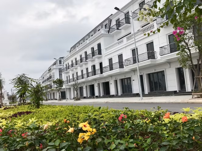Các căn biệt thự thương mại tại Vinhomes Dragon Bay.