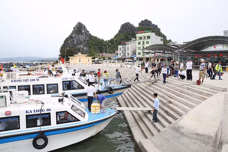 Các phương tiện tàu khách ra vào đón, trả khách an toàn, thuận lợi hơn.