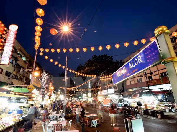 Một tuyến phố du lịch nổi tiếng ở Kuala Lumpur. Ảnh minh họa. (Nguồn: AFP/TTXVN)