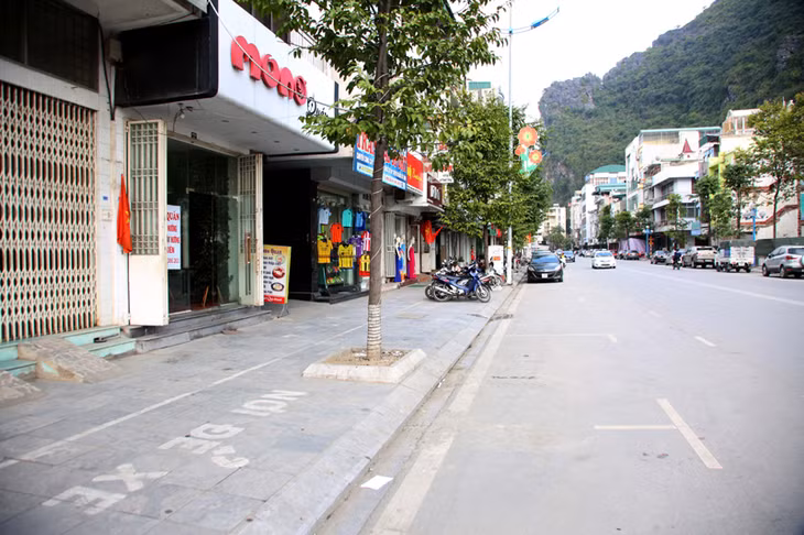 Sau khi lập lại trật tự vỉa hè, đường Lê Thánh Tông, phường Hồng Gai được thông thoáng.