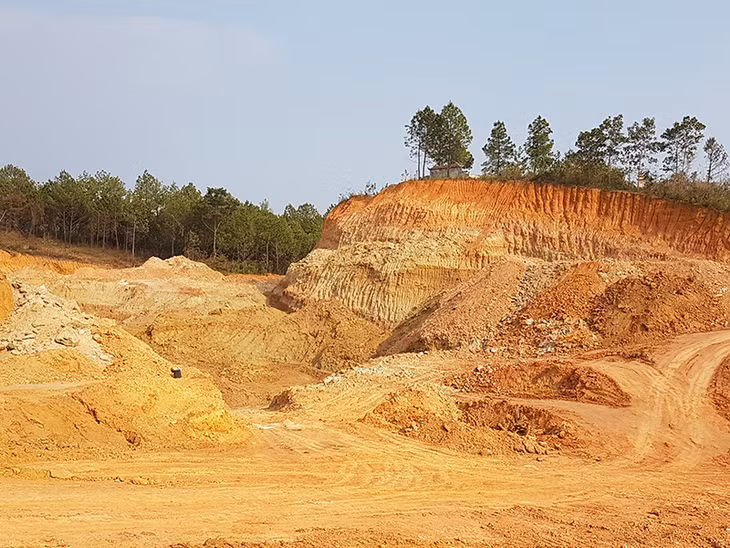 Dự án Trang trại chăn nuôi, trồng trọt tổng hợp của ông Trần Xuân Tới thôn Đè E, xã Lê Lợi có hiện tượng khai thác sét trái phép.