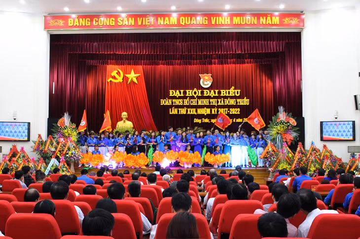 Văn nghệ chào mừng tại đại hội