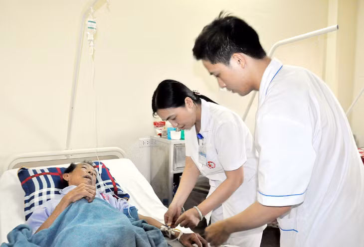 Chăm sóc cho bệnh nhân ung thư tại Trung tâm Ung bướu, Bệnh viện Việt Nam - Thụy Điển Uông Bí.&nbsp;