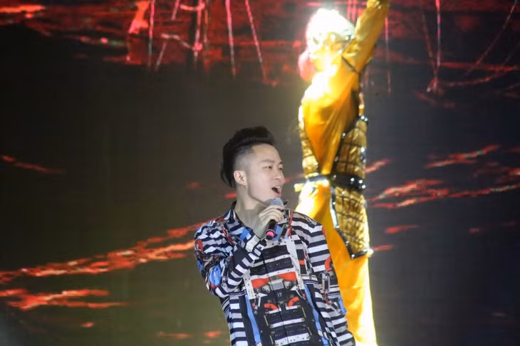 Ca sỹ Tùng Dương.