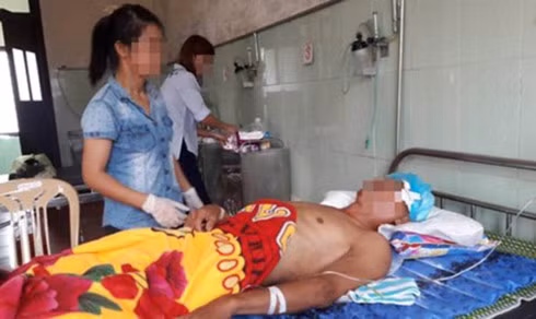 Ông B. đang tiếp tục được chăm sóc, theo dõi tại Bệnh viện ĐK huyện Nghi Xuân.