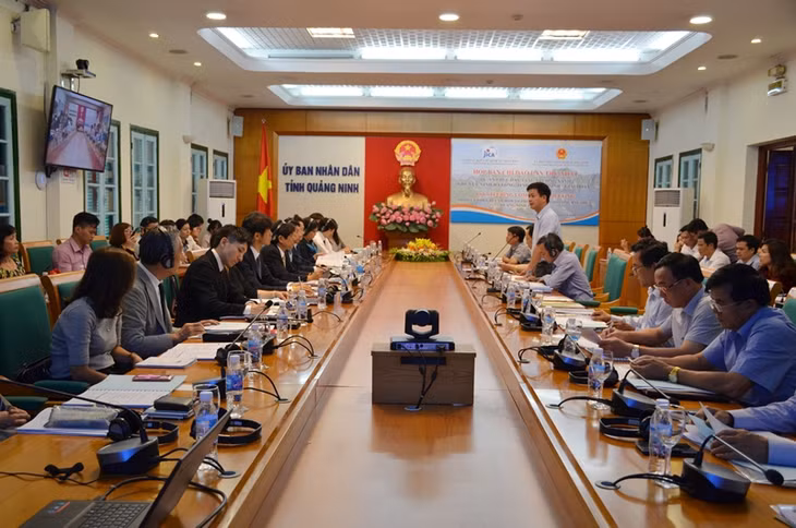 Quang cảnh cuộc họp
