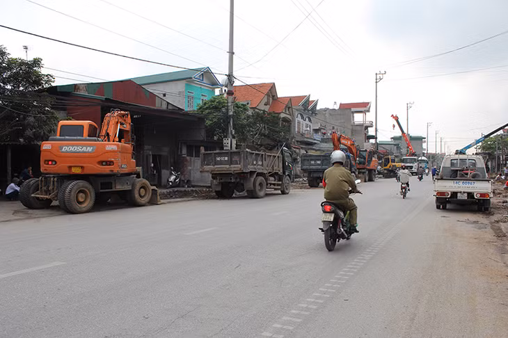 Nhà thầu tập trung thiếu bị, nhân lực triển khai dự án ngay khi được bàn giao mặt bằng sạch.