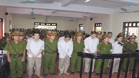 Các bị cáo tại phiên tòa xét xử