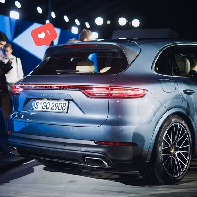 Đằng sau Porsche Cayenne 2018 xuất hiện cụm đèn hậu được thiết kế theo phong cách tương tự Panamera và 911 mới.