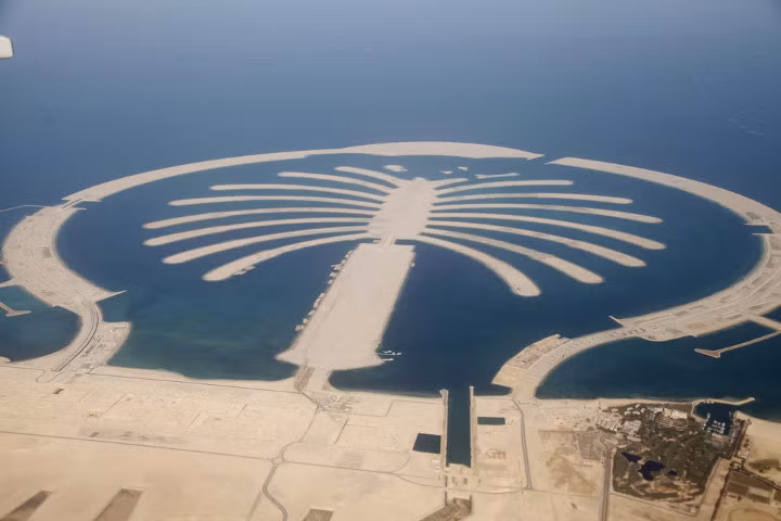 Dự án Palm Deira có kích cỡ gấp 8 lần Palm Jumeirah được công bố năm 2004. Tuy nhiên, sau đó dự án đổi thành quần đảo Deira gồm 4 đảo nhỏ. Cuối năm 2018, Night Souk - chợ đêm lớn nhất thế giới - với hơn 5.000 gian hàng, gần 100 nhà hàng và quán cà phê sẽ đi vào hoạt động. Ảnh: Al Bawaba.