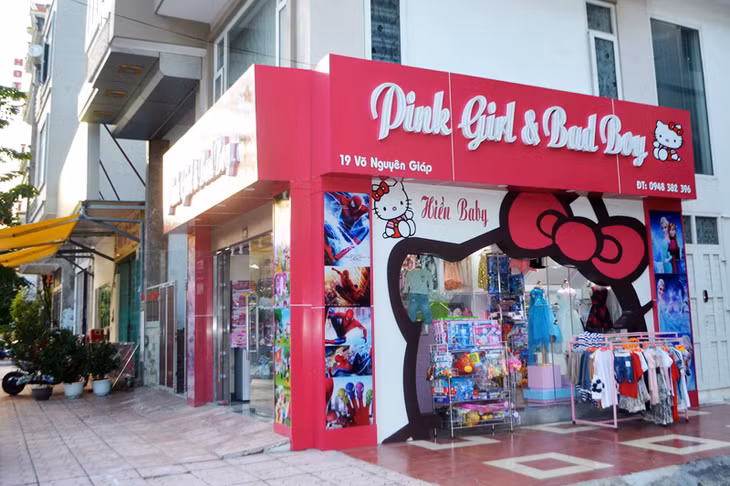 Do người dân tự ý đặt nên ở phố Hải Vân, phường Hồng Hải, TP Hạ Long đã xuất hiện những “địa chỉ lạ”.
