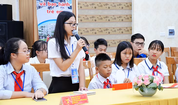 Đại biểu trẻ em nêu các vấn đề, kiến nghị liên quan đến phòng, chống bạo lực, xâm hại trẻ em, tại Diễn đàn trẻ em tỉnh năm 2017.