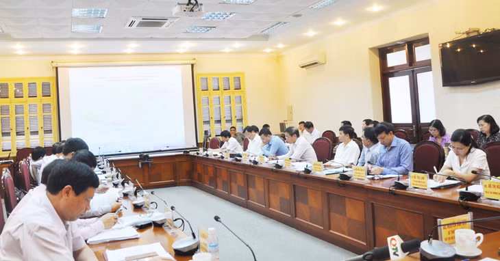 Hội nghị nghe báo cáo phương án điều chỉnh quy hoạch tổng thể phát triển giao thông vận tải tỉnh đến năm 2020 và định hướng đến năm 2030