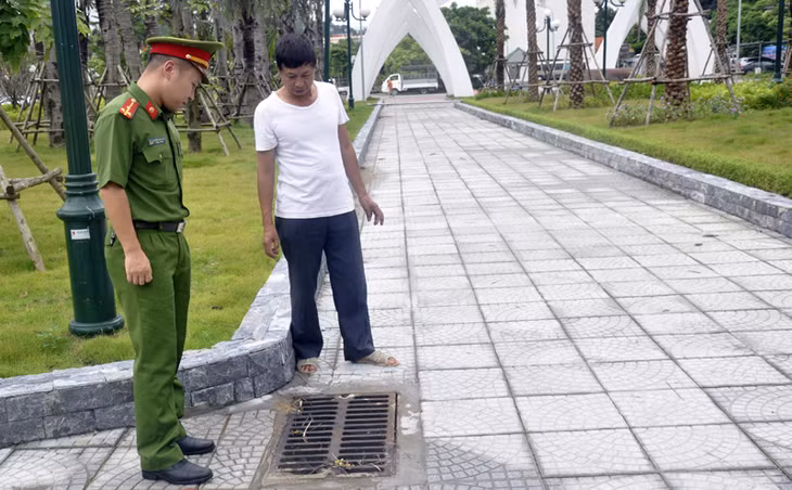 Khi thay nắp cống mới đơn vị đã hàn chốt cẩn thận để tránh bị mất trộm. 
