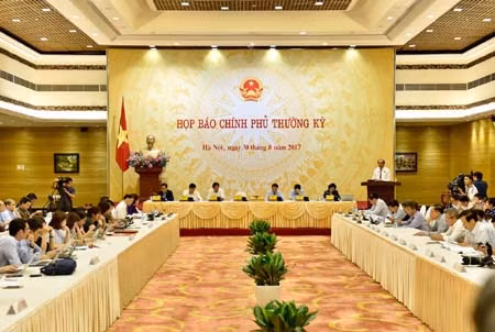 Toàn cảnh buổi họp báo thường kỳ Chính phủ tháng 8/2017. Ảnh: VGP/Nhật Bắc