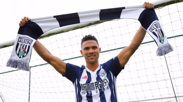  Gibbs trong ngày ra mắt West Brom.