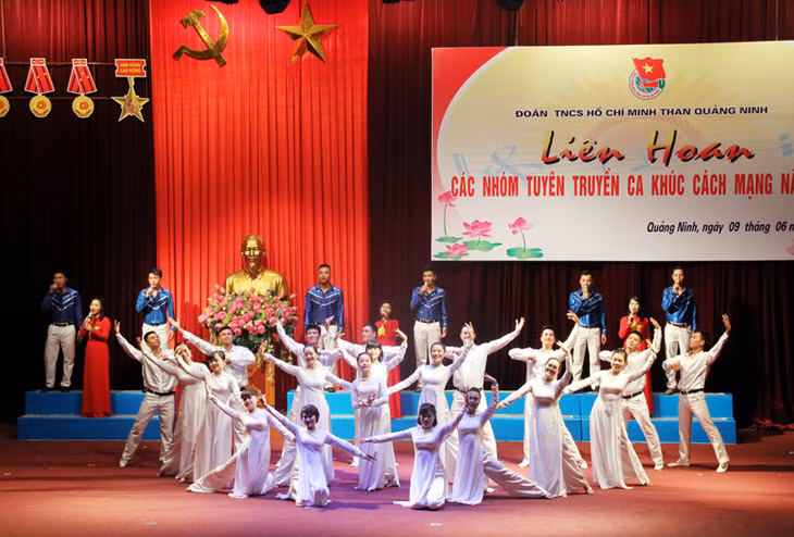 Chương trình “Liên hoan các nhóm tuyên truyền ca khúc cách mạng” do Đoàn Thanh niên Than Quảng Ninh tổ chức hướng tới chào mừng ĐH Đoàn toàn tỉnh lần thứ XI.