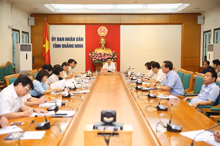Đồng chí Nguyễn Đức Long, Phó Bí thư Tỉnh ủy, Chủ tịch UBND tỉnh yêu cầu các địa phương, sở ngành của tỉnh chủ động ứng phó với hoàn lưu sau bão số 7