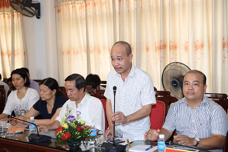 Đại diện giảng viên nhà trường tham gia ý kiến với tỉnh