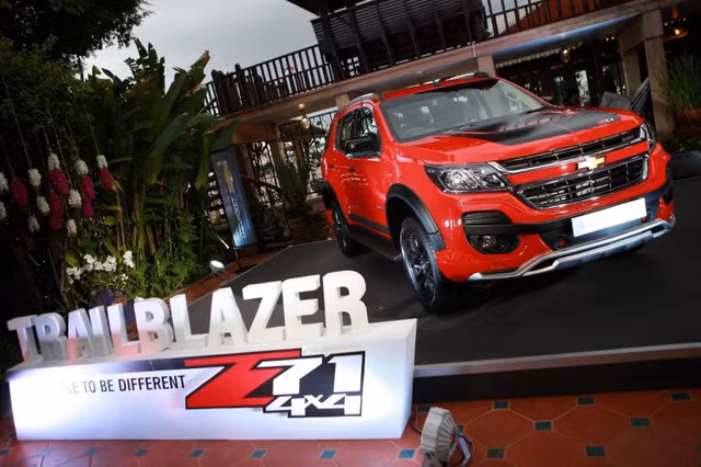 Chevrolet Trailblazer là mẫu SUV cỡ trung đã được giới thiệu tại thị trường Thái Lan vào năm ngoái. Đến nay, hãng Chevrolet tiếp tục bổ sung phiên bản cao cấp hơn cho dòng xe này mang tên Z71 nhằm đáp ứng nhu cầu của khách hàng tại xứ sở chùa Vàng.