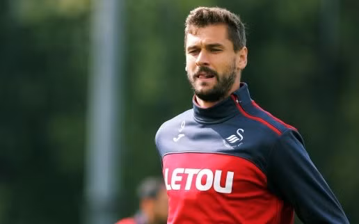  Antonio Conte sẽ quay lại với tiền đạo Fernando Llorente của Swansea.