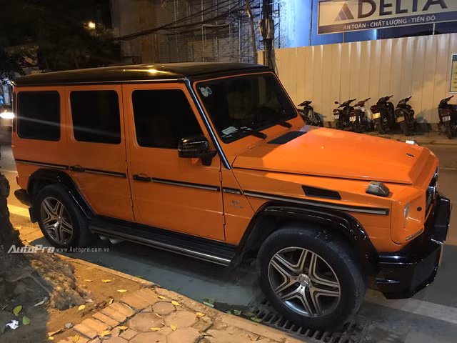 Kể từ khi được ra mắt lần đầu tiên vào năm 1979, đến nay Mercedes-Benz G63 AMG vẫn đi kèm thiết kế ngoại thất không thay đổi nhiều. Có chăng chỉ là trang bị thêm một số tính năng mới như đèn pha bi-xenon hay dãy đèn LED chiếu sáng ban ngày.