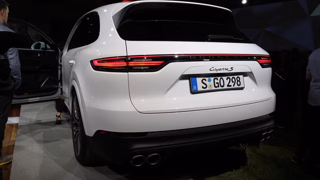 Có thể nói, Cayenne là một mẫu xe rất quan trọng đối với hãng Porsche. Kể từ khi ra mắt vào năm 2002, Cayenne đã mang về 760.000 khách hàng cho hãng Porsche trên toàn thế giới. Một nửa trong số đó là doanh số của Porsche Cayenne thế hệ thứ hai.
