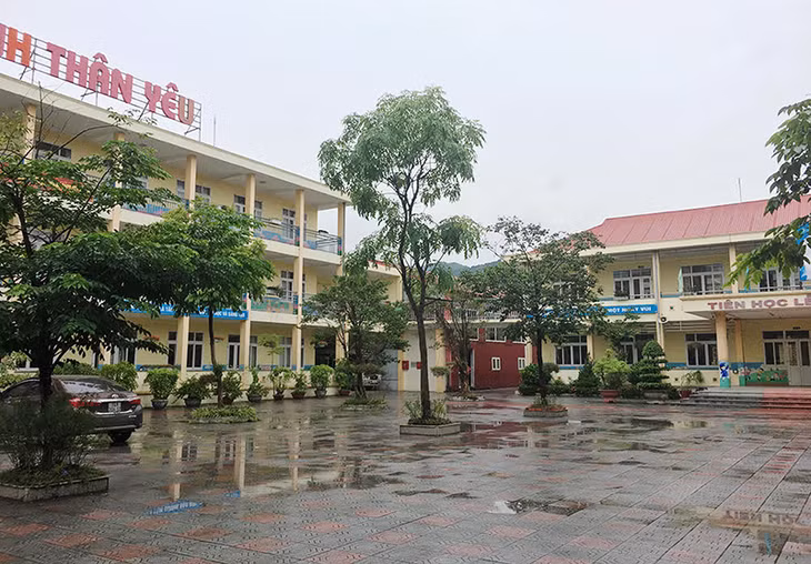Do gặp nhiều khó khăn trong công tác tuyển sinh nên trường Tiểu học Lễ Văn,TP Cẩm Phả đang tiến hành các bước giải thể