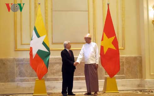Tổng Bí thư Nguyễn Phú Trọng đã có cuộc gặp thân mật với Tổng thống Myanmar Htin Kyaw.