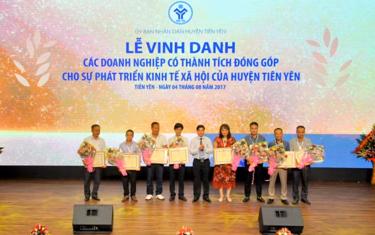 Huyện Tiên Yên vinh danh các doanh nghiệp có đóng góp cho sự phát triển kinh tế – xã hội của huyện trong thời gian qua.
