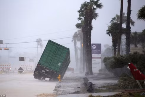 Bão Havey tàn phá nghiêm trọng tại thành phố Houston. (Ảnh: AP)