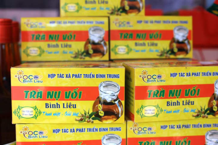 Các sản phẩm tham gia trưng bày tại hội chợ OCOP vùng Đông Bắc: Tinh dầu hồi, trà nụ vối...