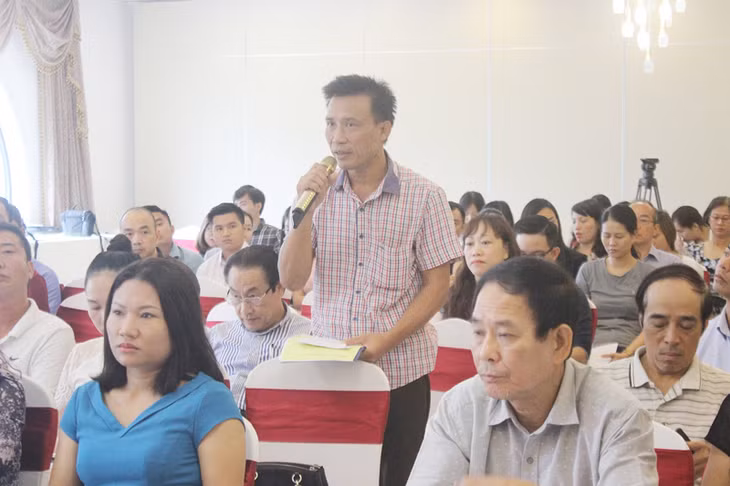 Đại diện các công ty lữ hành phát biểu tại hội thảo.